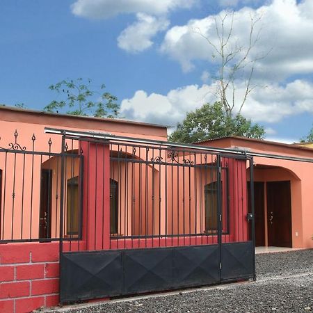 Arenal Red Apartment La Fortuna Bagian luar foto