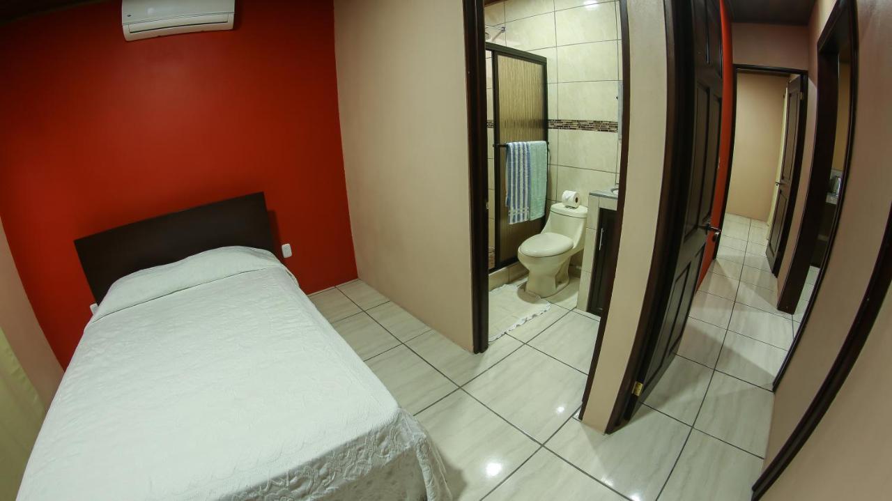 Arenal Red Apartment La Fortuna Bagian luar foto