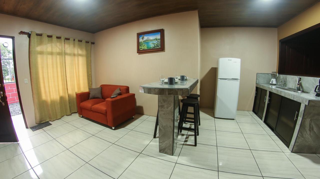 Arenal Red Apartment La Fortuna Bagian luar foto