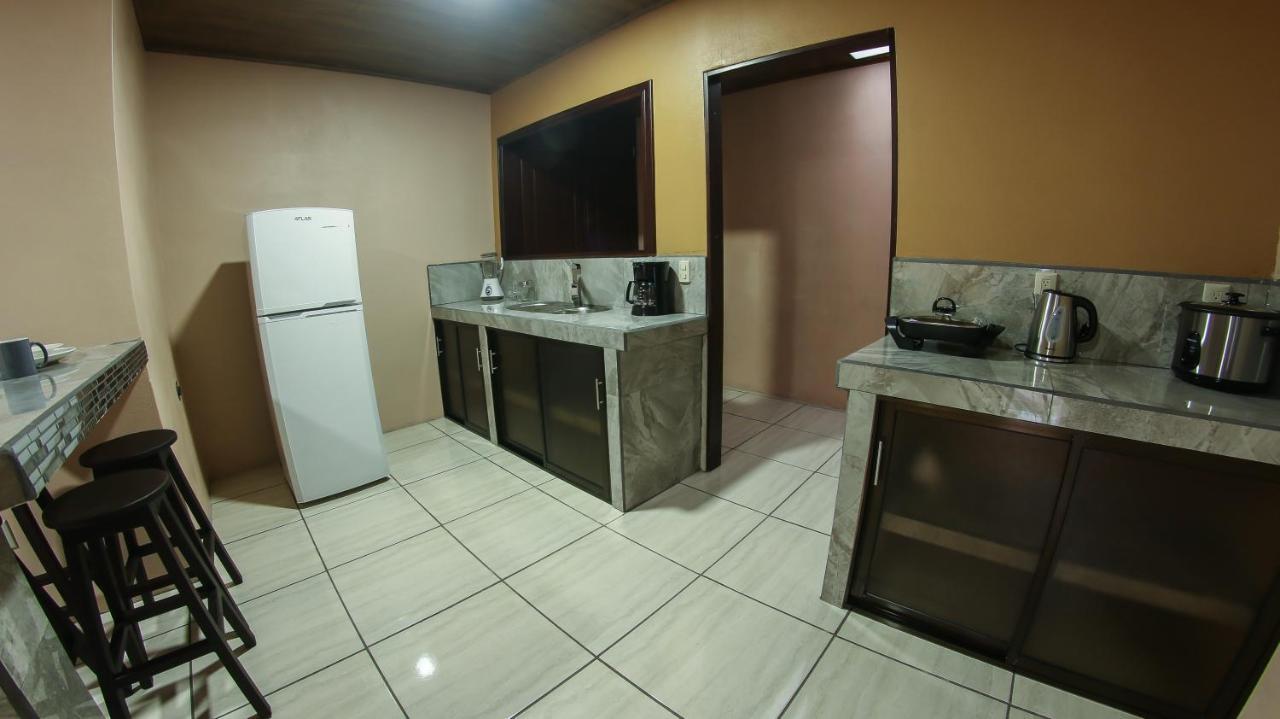Arenal Red Apartment La Fortuna Bagian luar foto