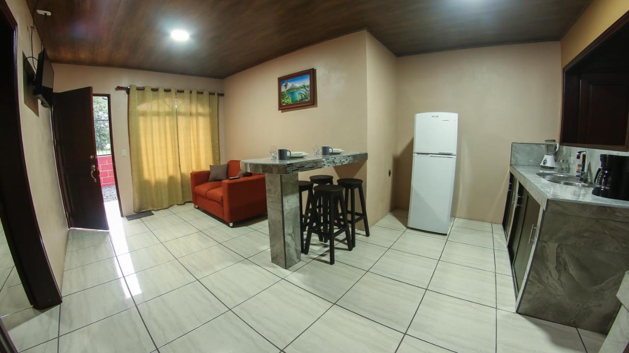 Arenal Red Apartment La Fortuna Bagian luar foto