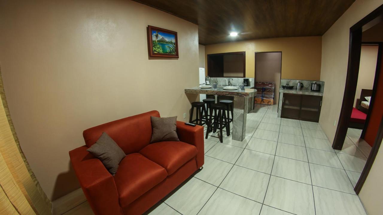 Arenal Red Apartment La Fortuna Bagian luar foto