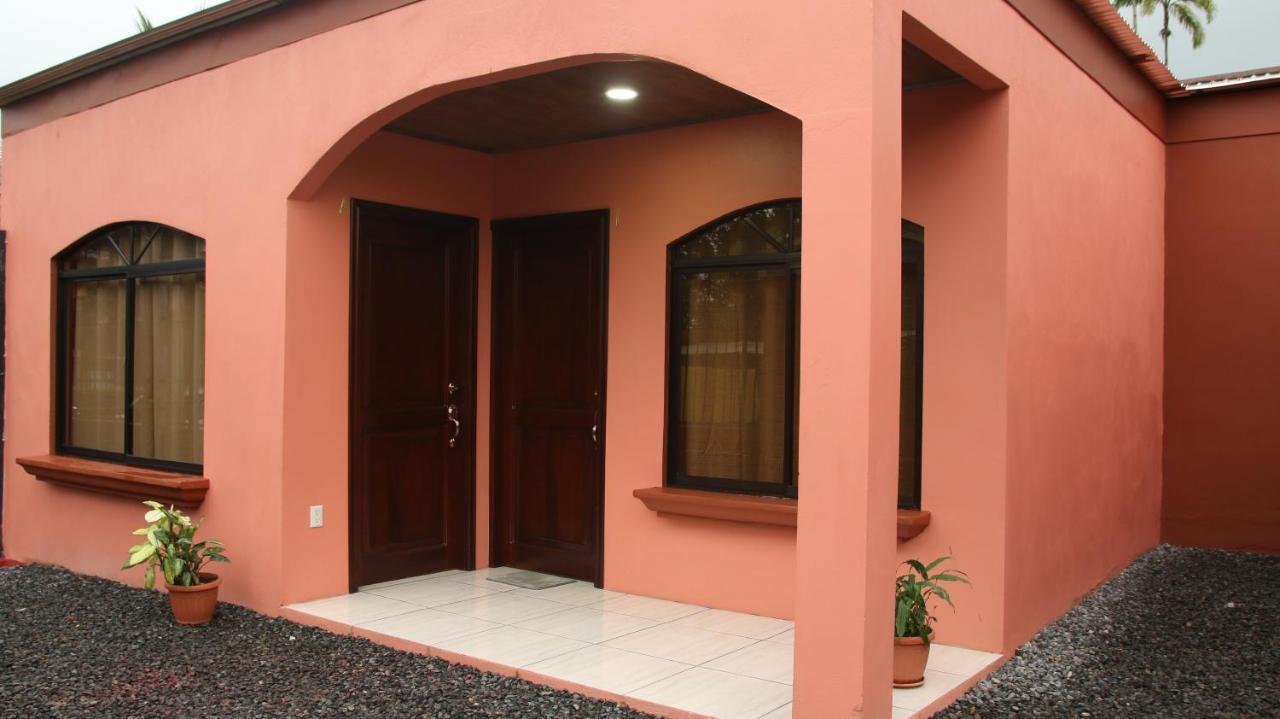 Arenal Red Apartment La Fortuna Bagian luar foto