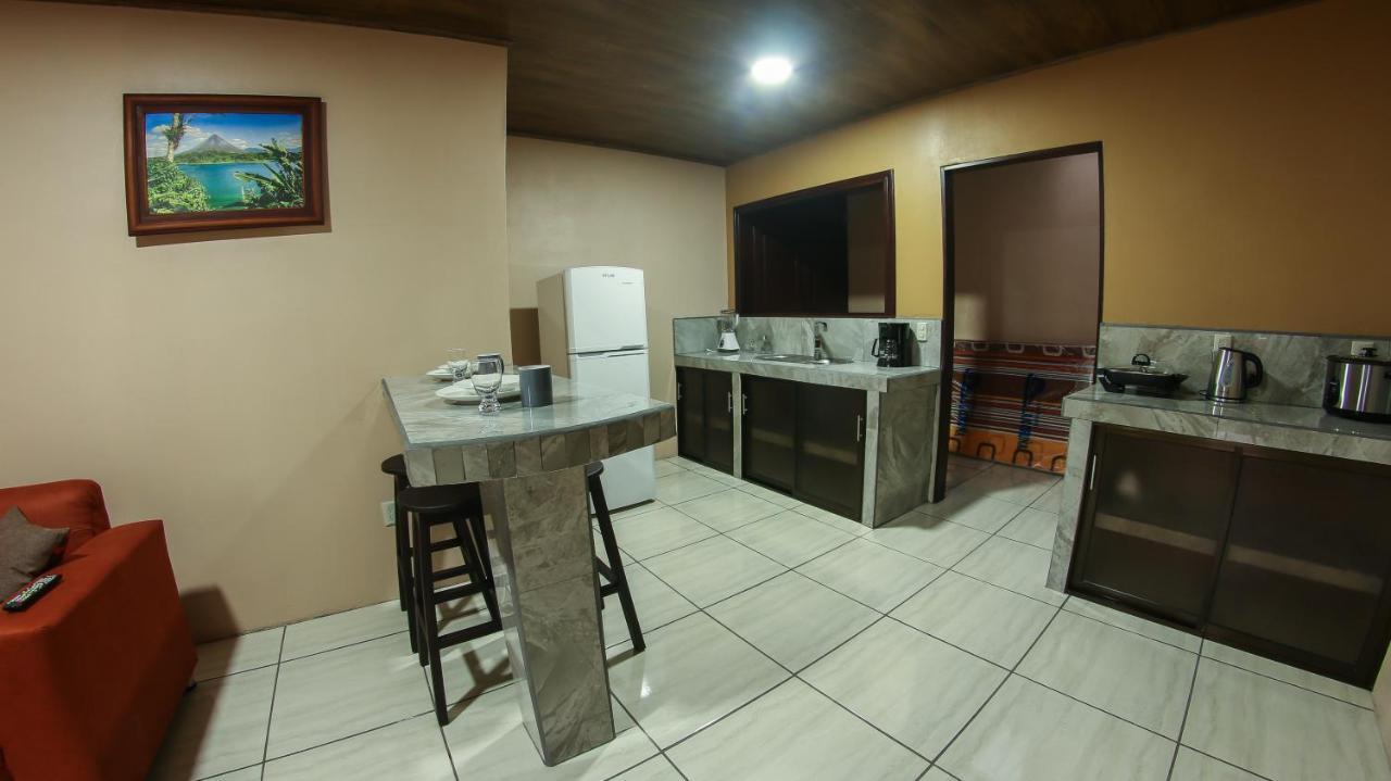 Arenal Red Apartment La Fortuna Bagian luar foto