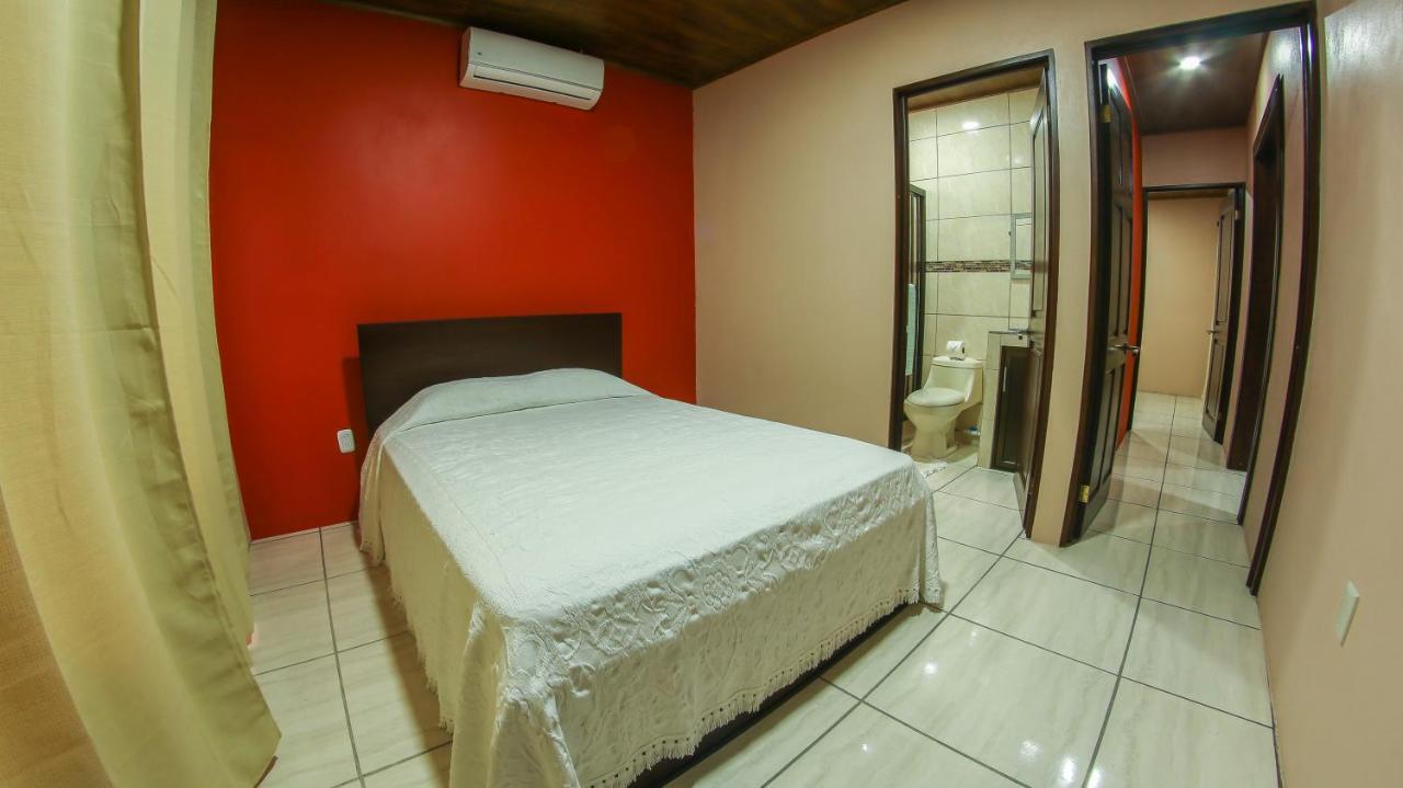 Arenal Red Apartment La Fortuna Bagian luar foto
